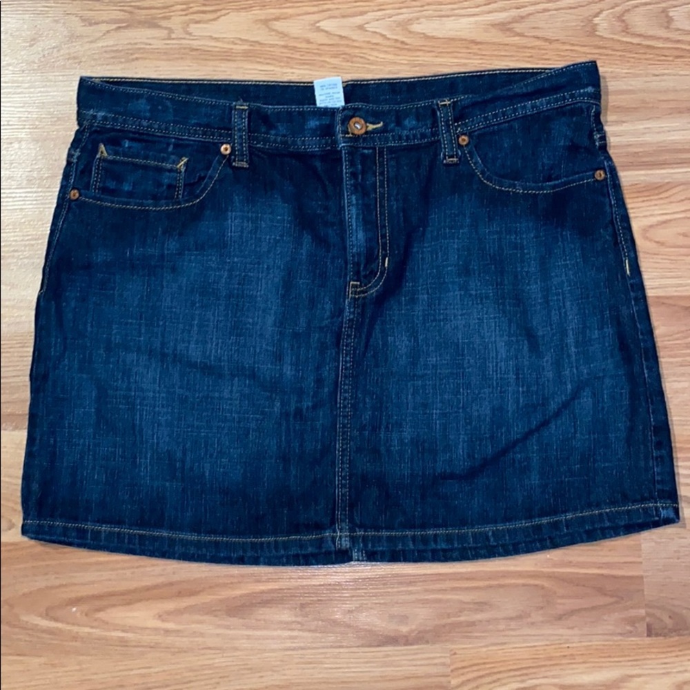 Gap jean skirt with functioning pockets